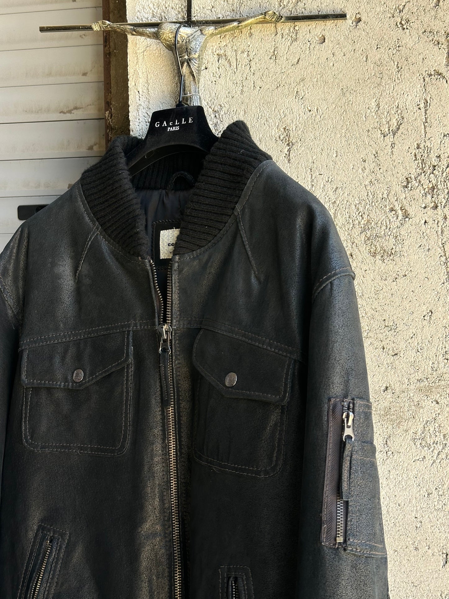 BLACK LEATHER JACKET