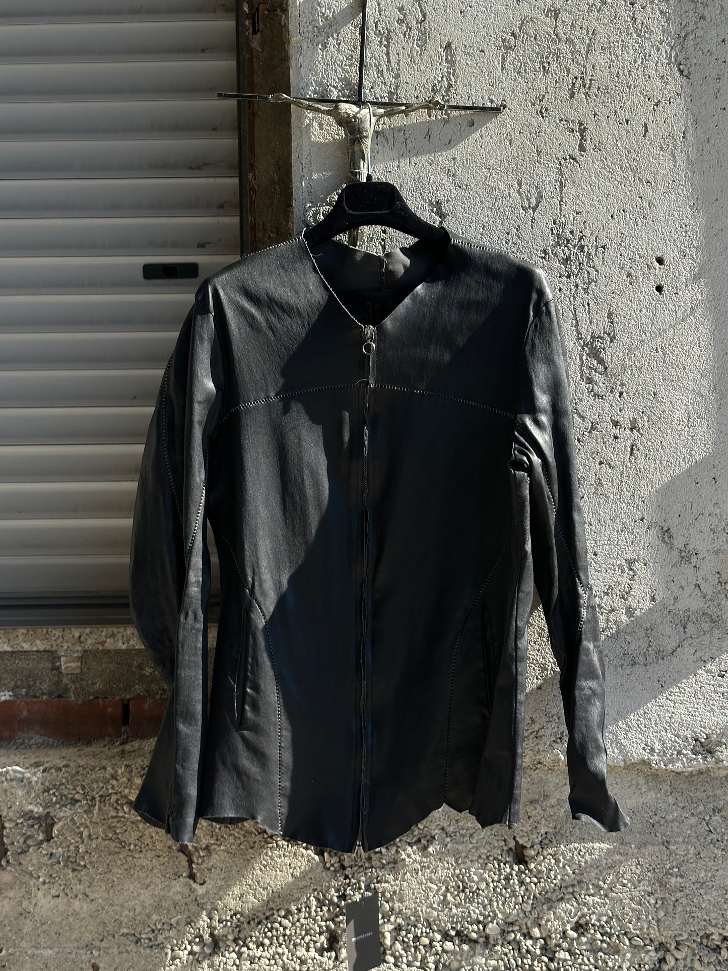 REVERSE STITCHING CROSS LEATHER JACKET