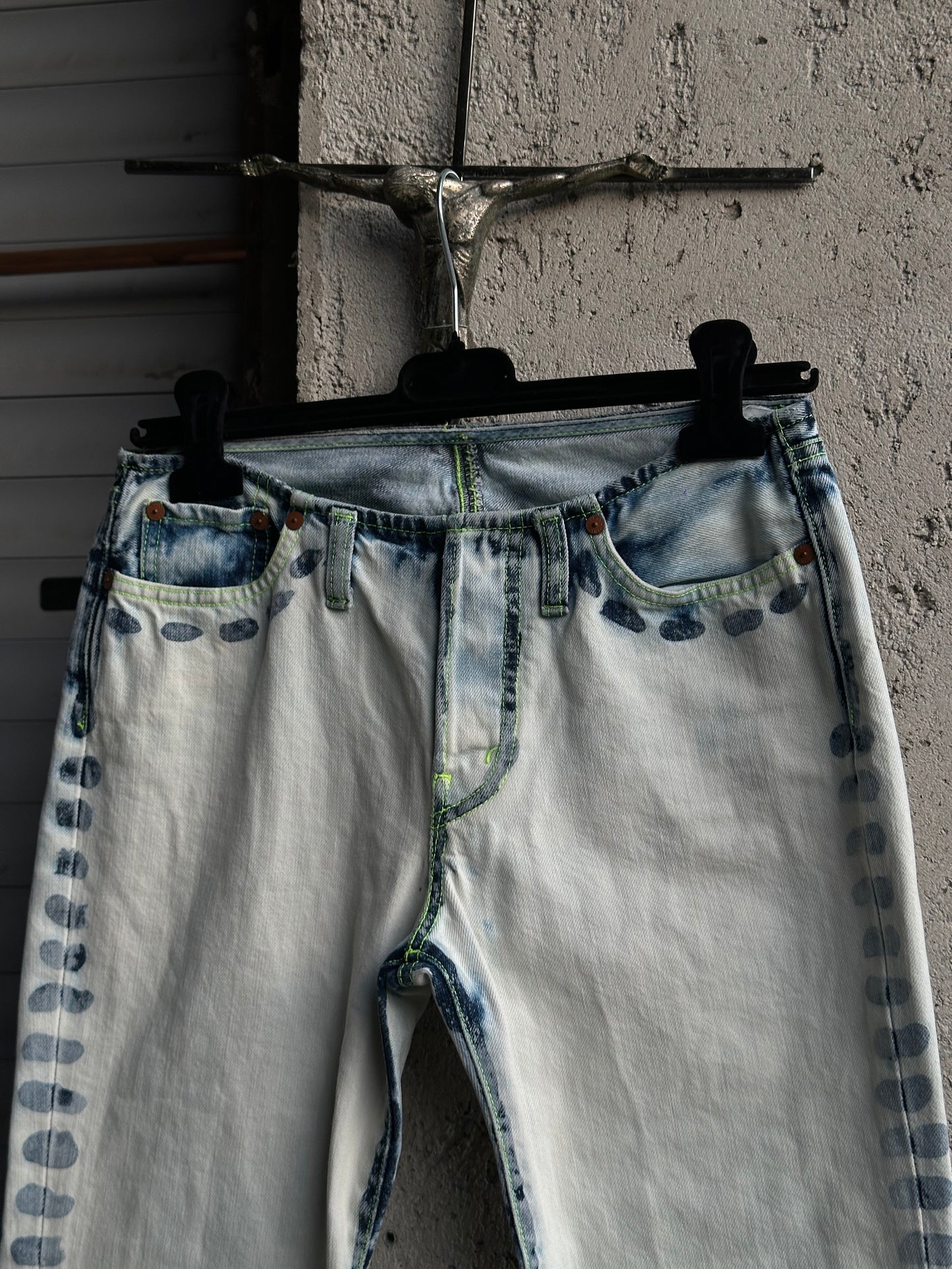 LIGHT DENIM FLARED LEOPARD PANTS