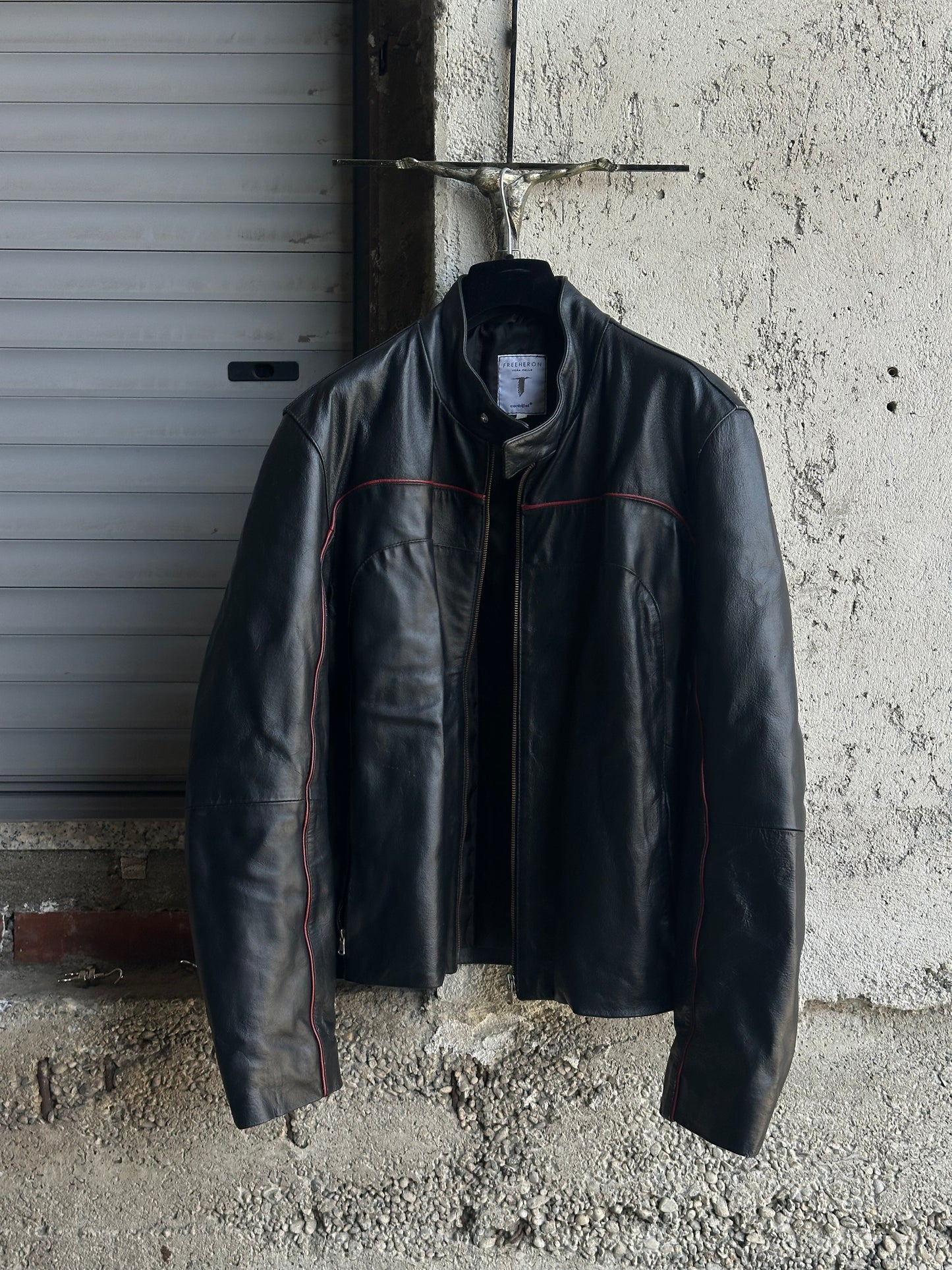 BLACK LEATHER JACKET