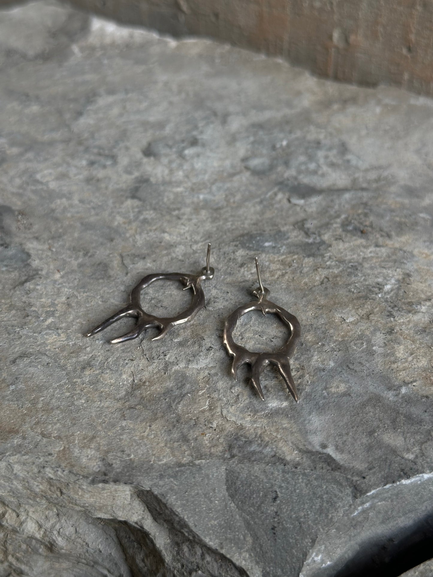 HANDMADE MELTED SHARP SILVER EARRINGS