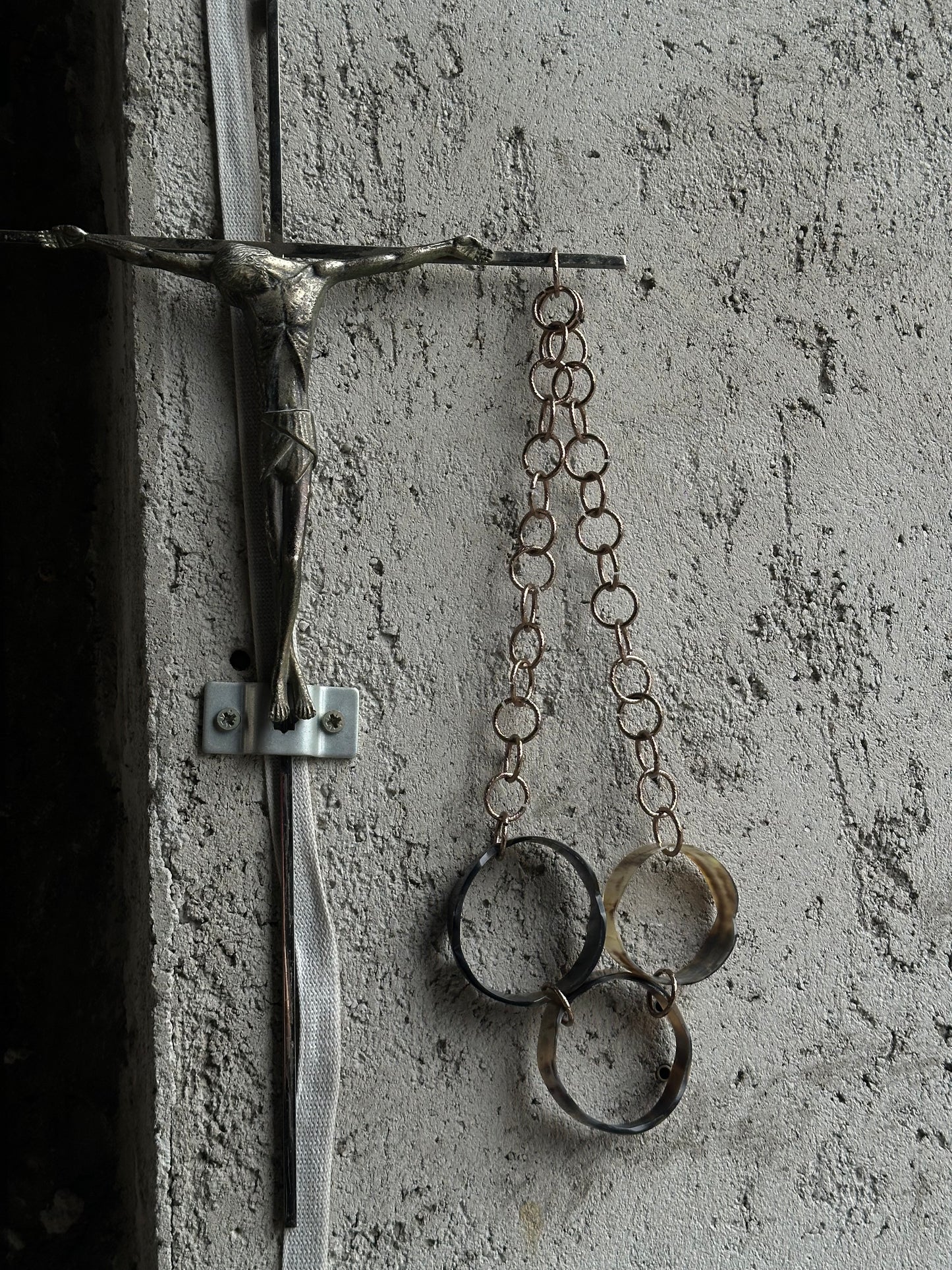 CIRCLE BONES NECKLACE