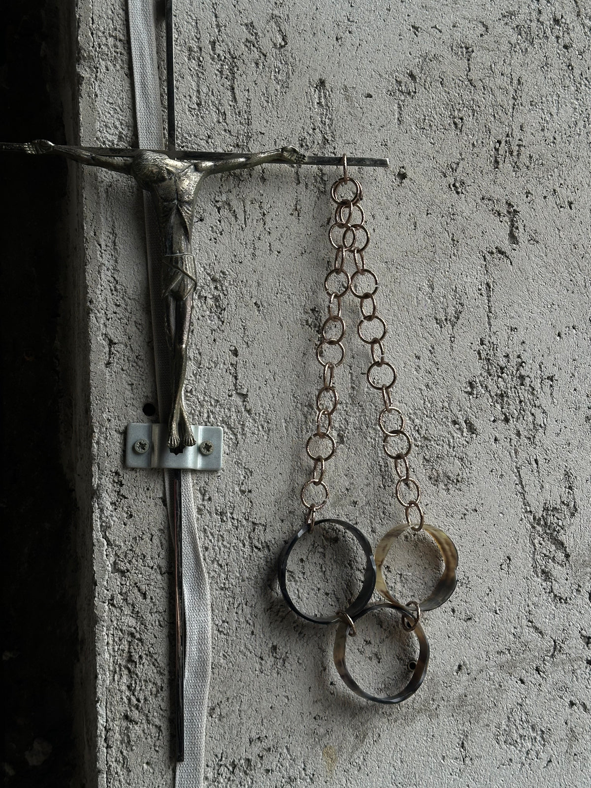 CIRCLE BONES NECKLACE