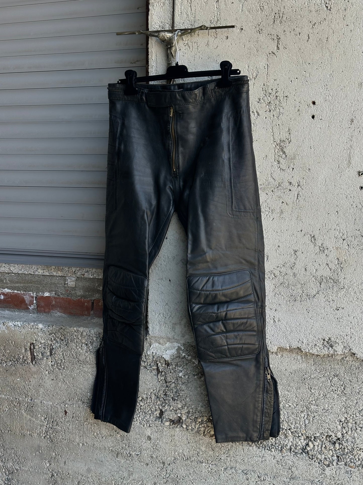 LEATHER MOTOR ZIPPED PANTS