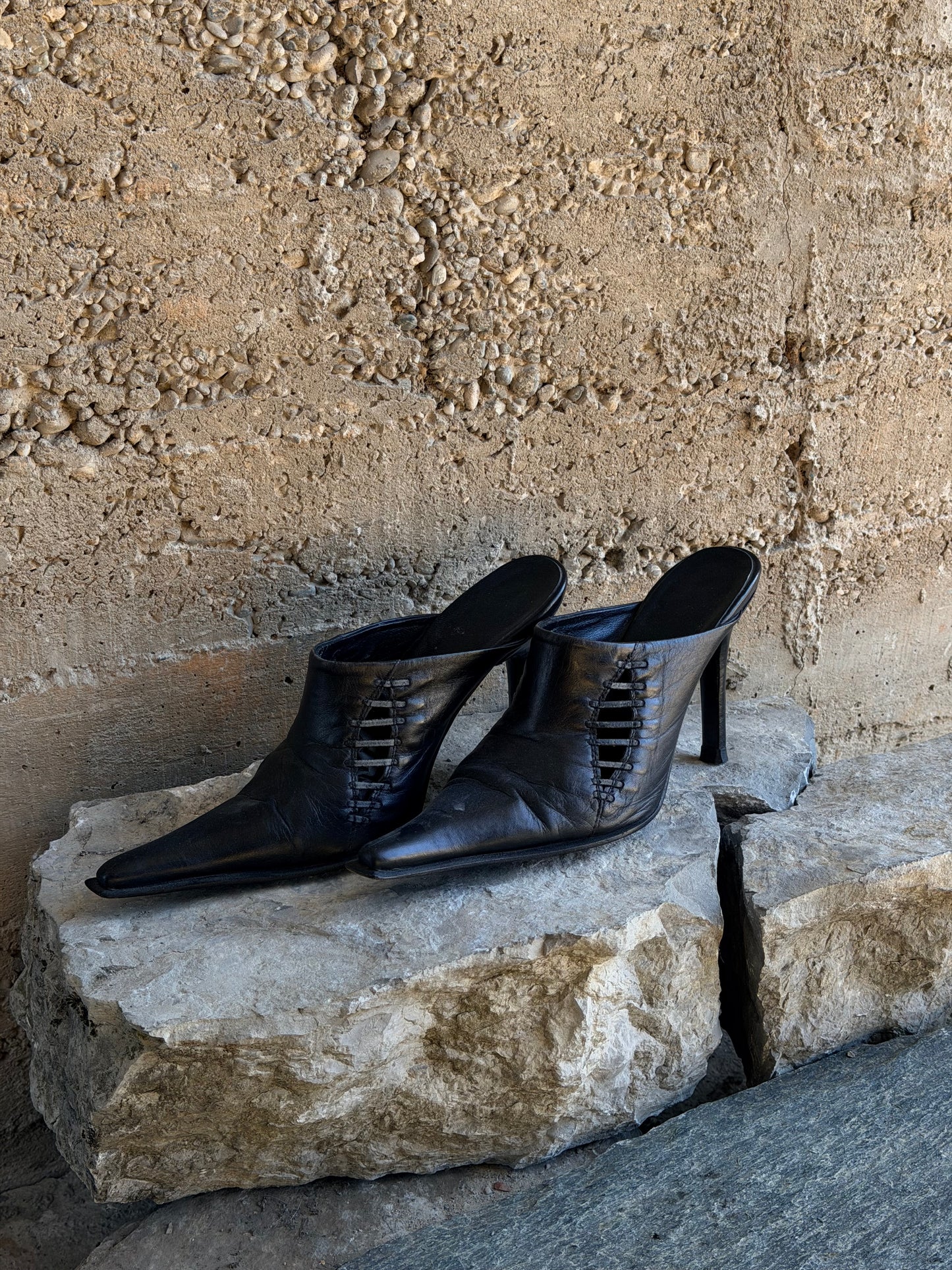 LEATHER CUT OUT MULES