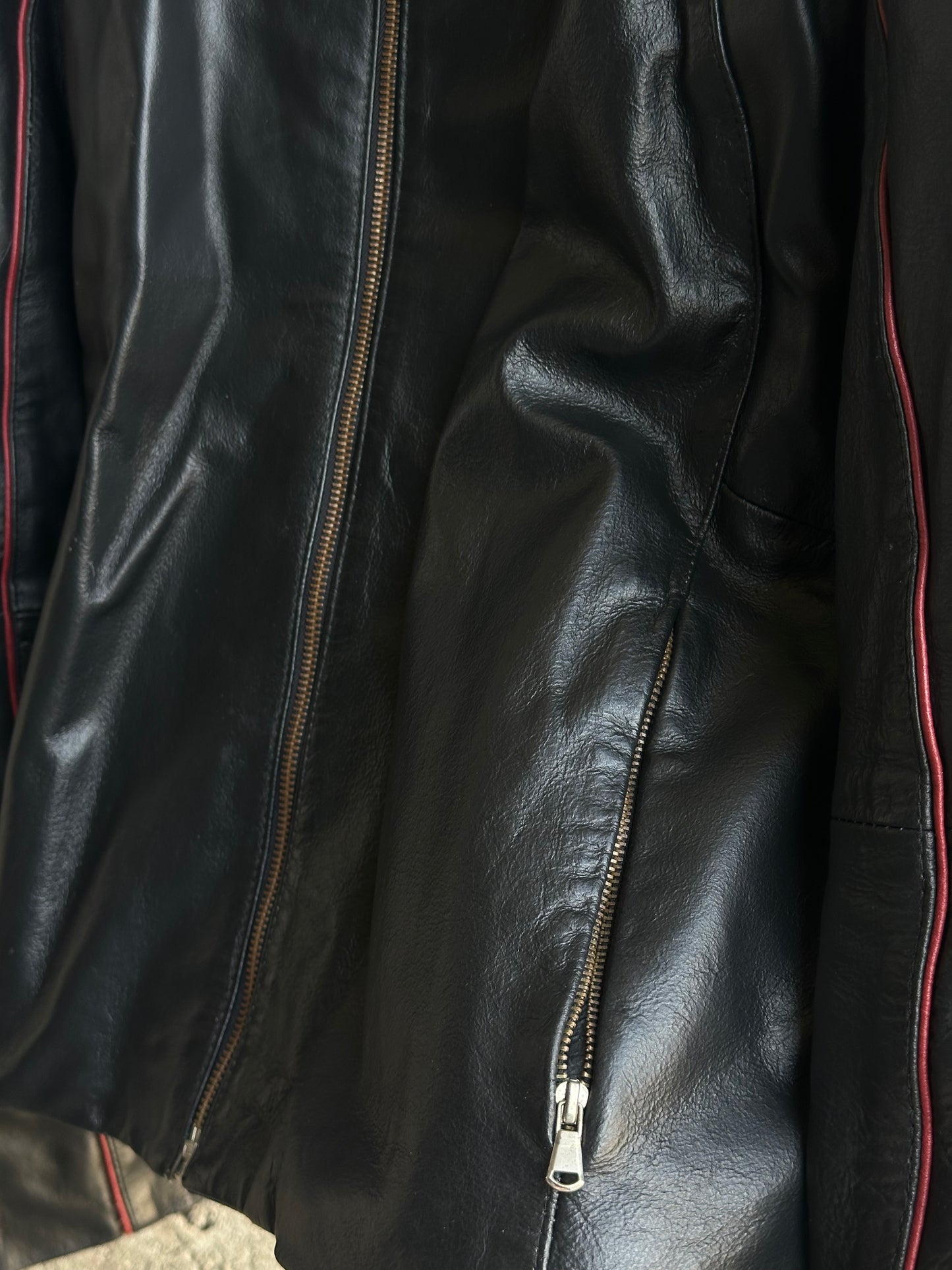 BLACK LEATHER JACKET