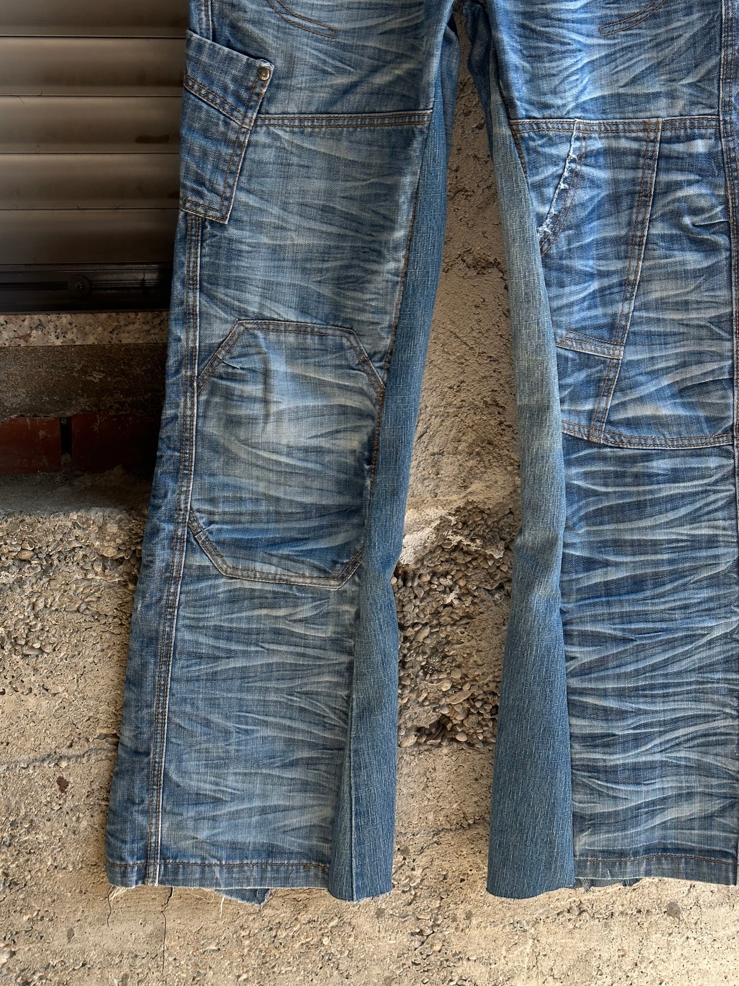 FLARED FADES DENIM