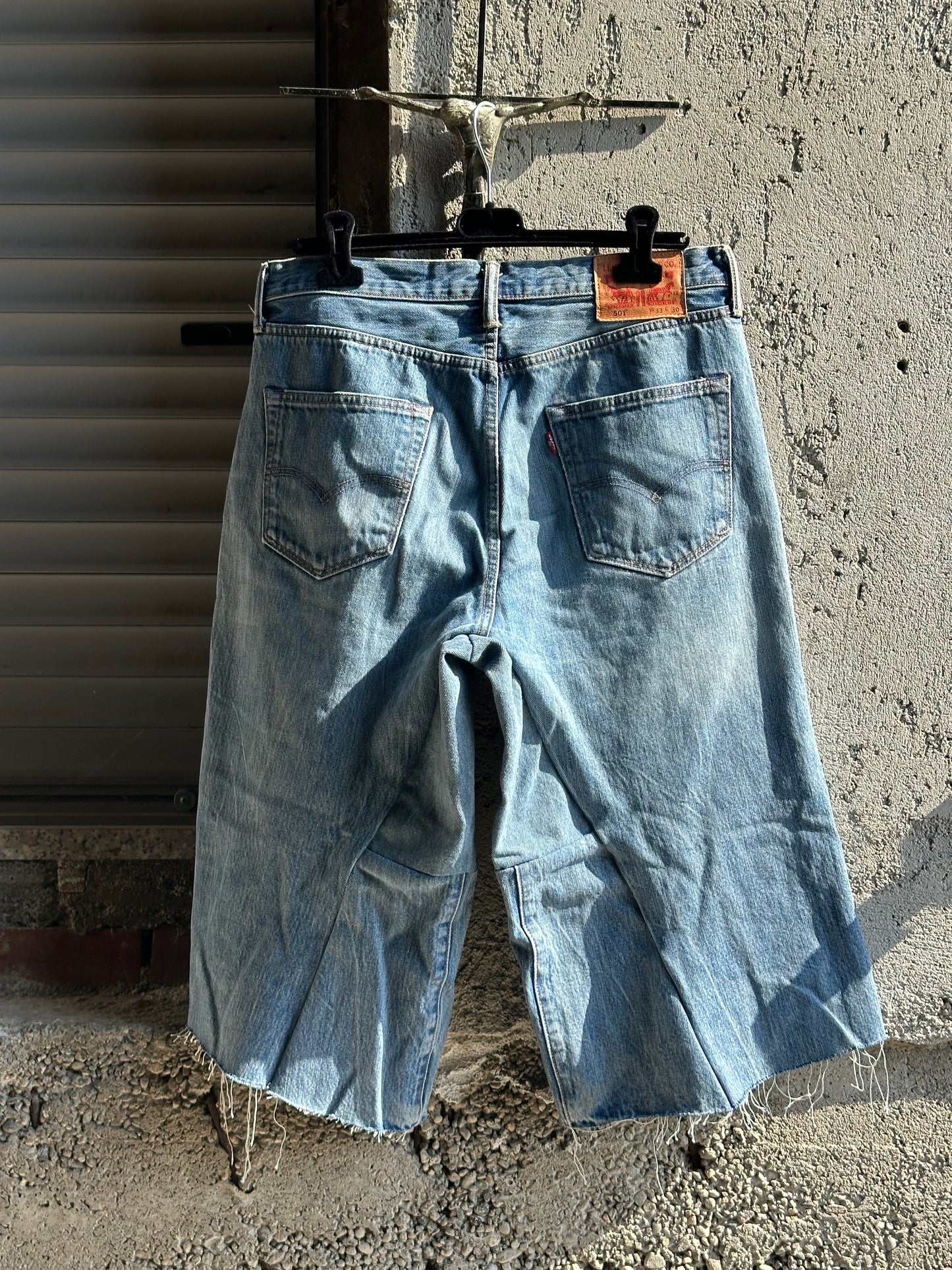 LEVI’S LIGHT BLUE DENIM JORTS
