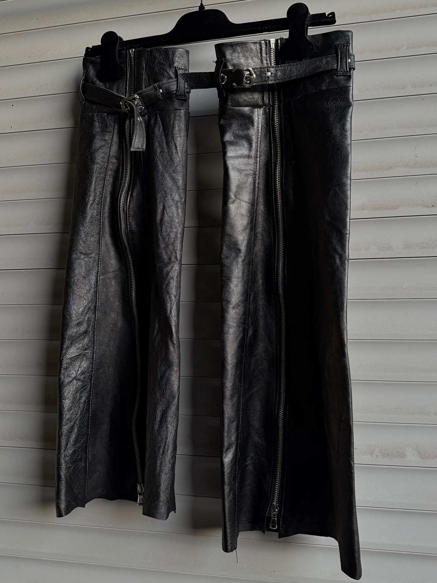 ALEKSANDER CECCO “GLOVYES” LEG WARMERS