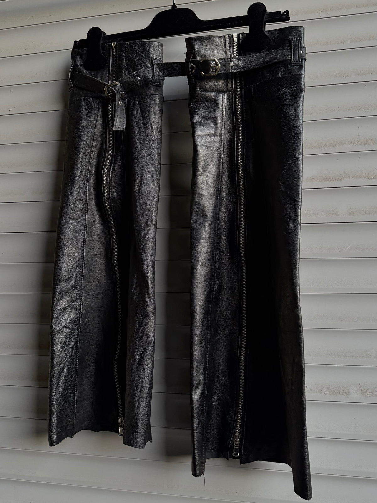 ALEKSANDER CECCO “GLOVYES” LEG WARMERS