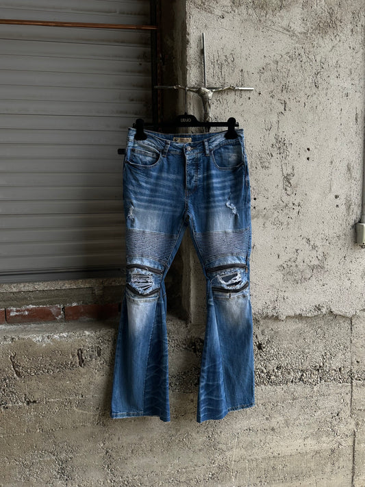 ZIPPED KNEES FLARED DENIM PANTS