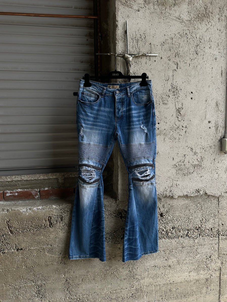 ZIPPED KNEES FLARED DENIM PANTS