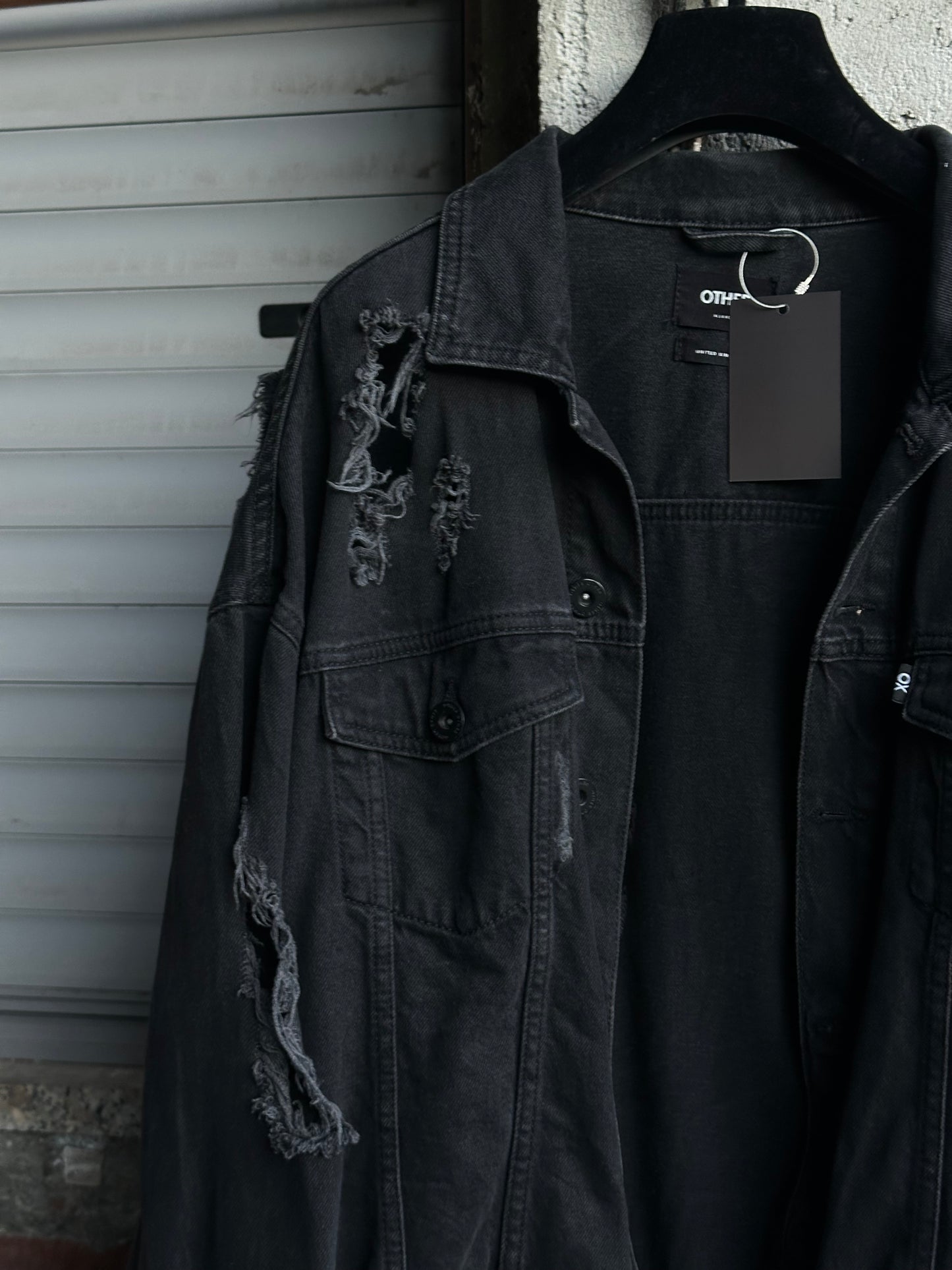 BLACK DENIM DISTRESSED JACKET