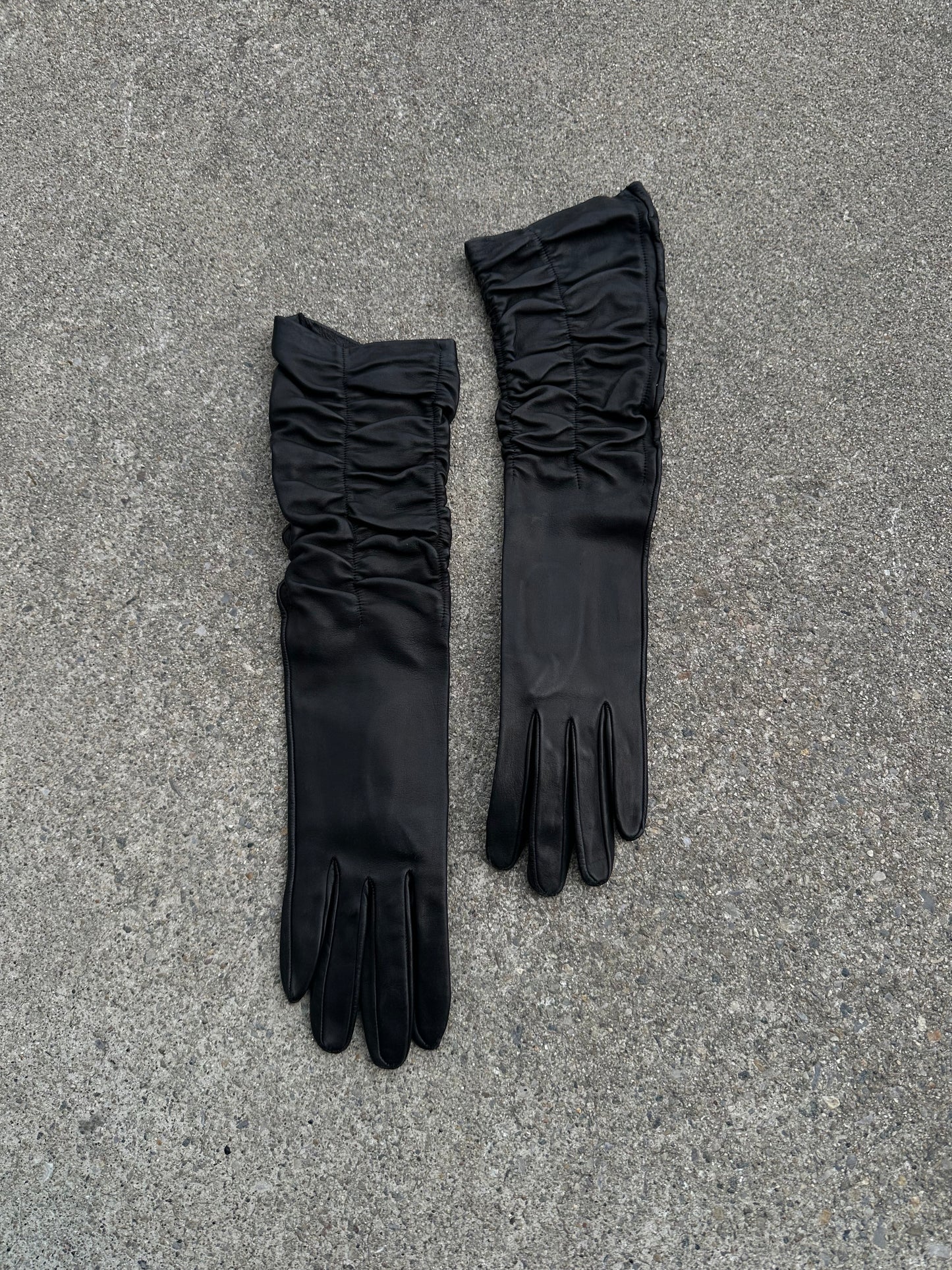 LEATHER GLOVES