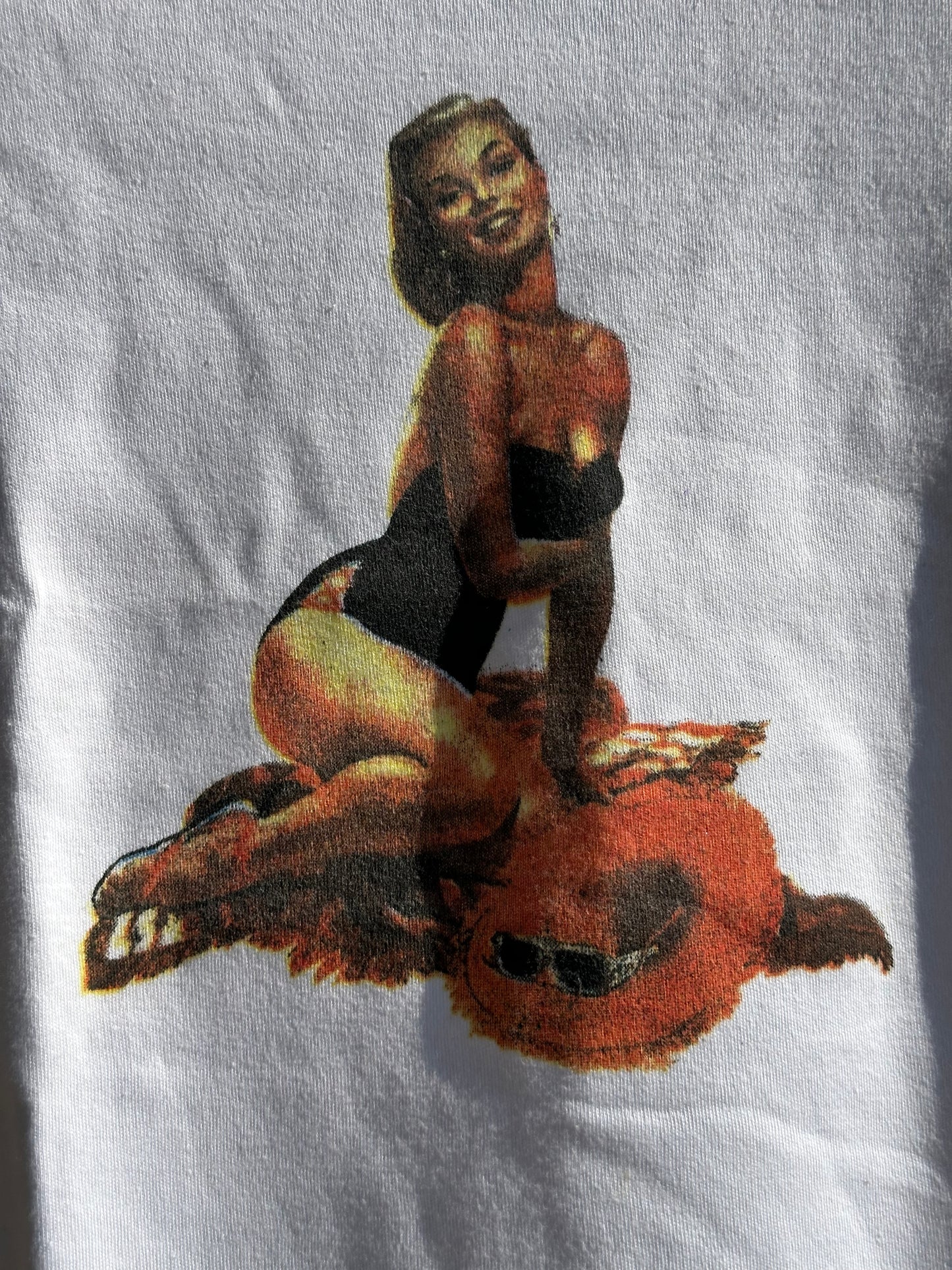 CUT OUT WHITE AND RED T-SHIRT