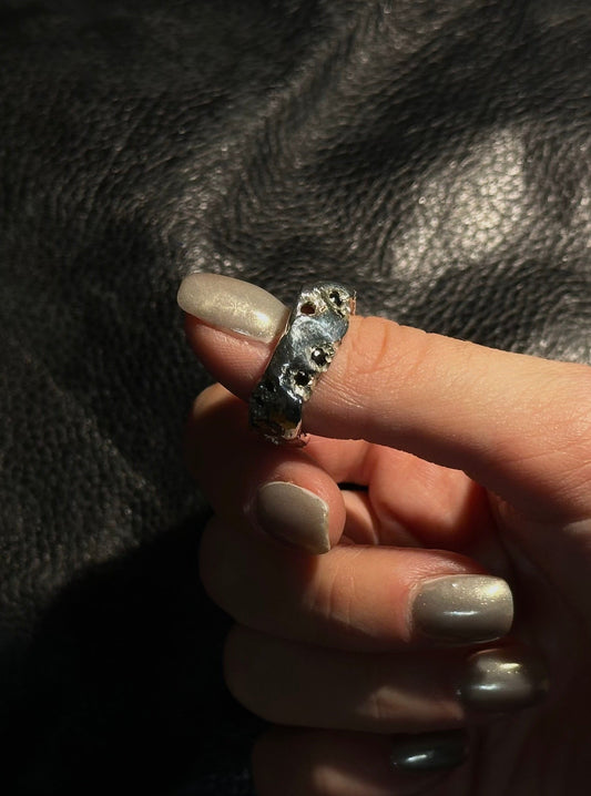 HAILV SILVER WITH BLACK STONES RING