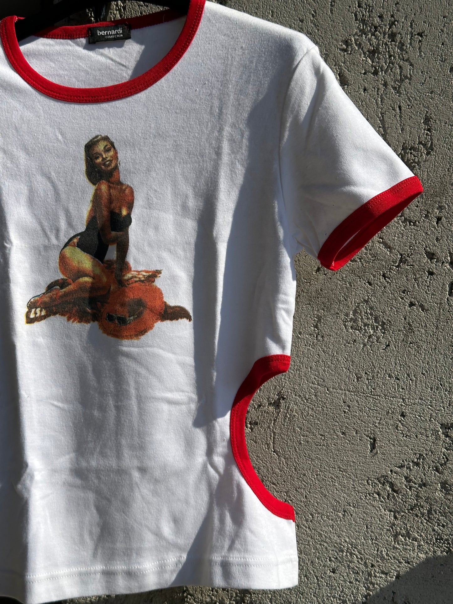 CUT OUT WHITE AND RED T-SHIRT
