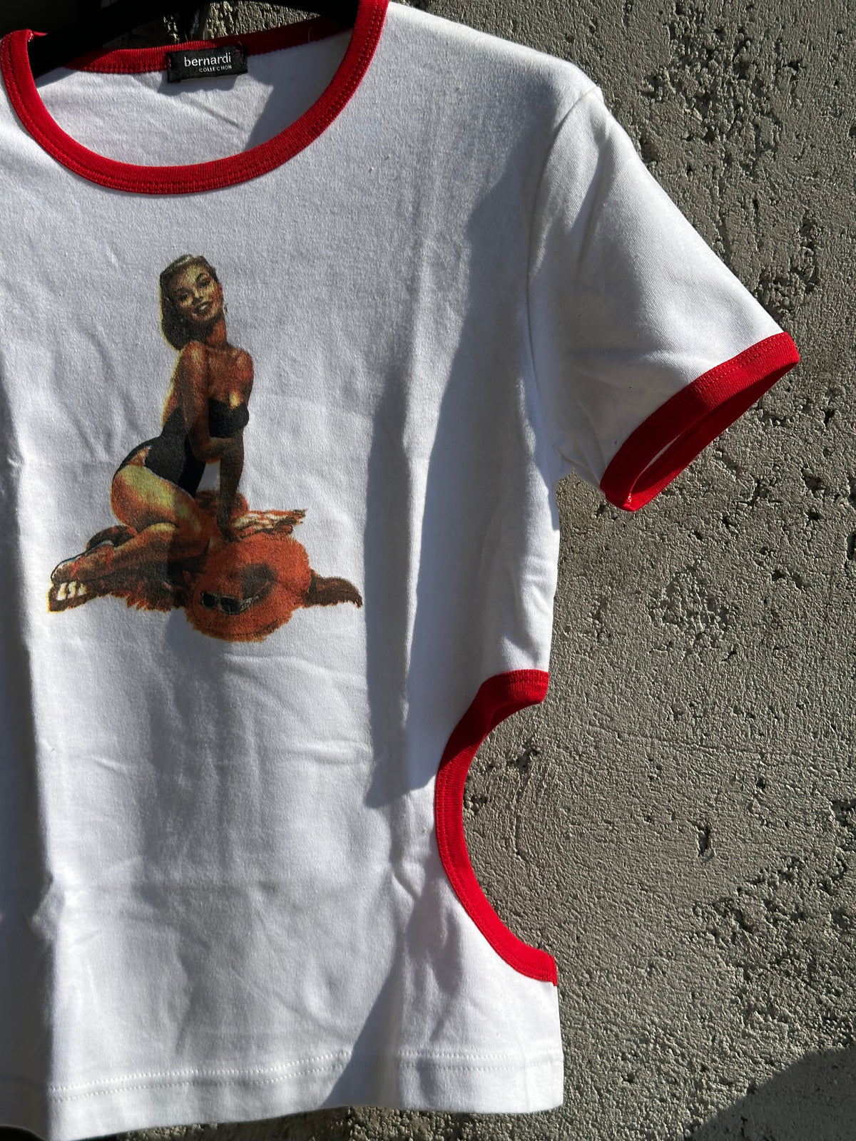 CUT OUT WHITE AND RED T-SHIRT