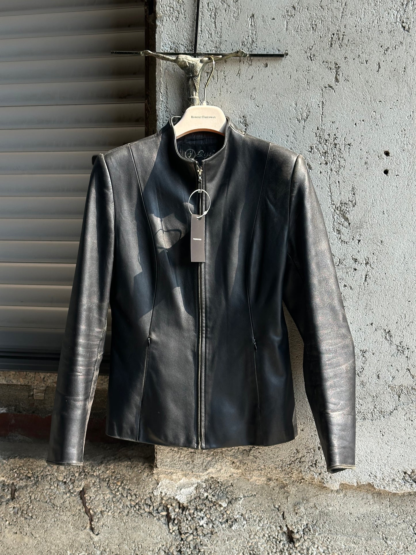 STRUCTURED ZIPPED JACKET