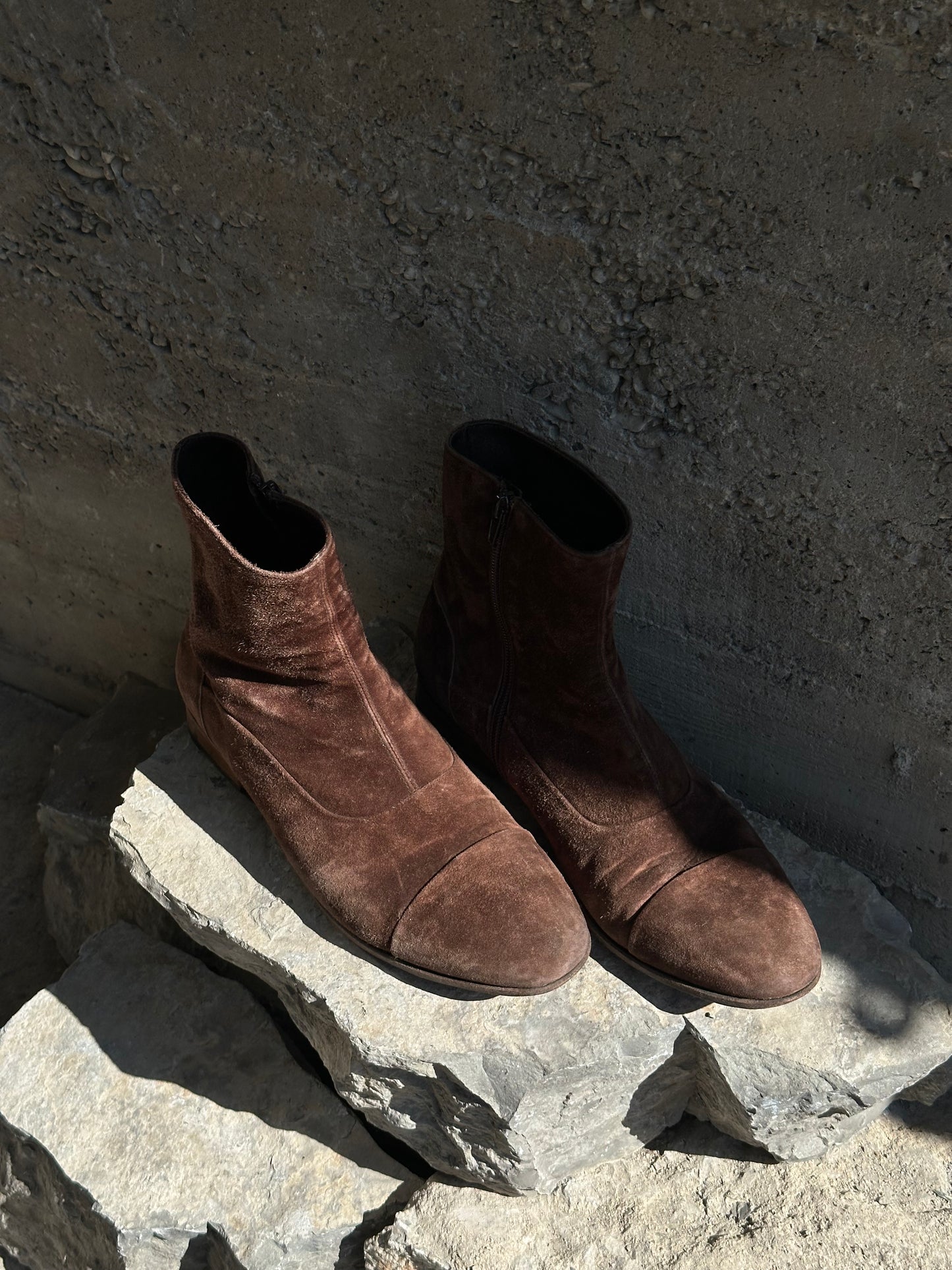 BROWN SUEDE BOOTS