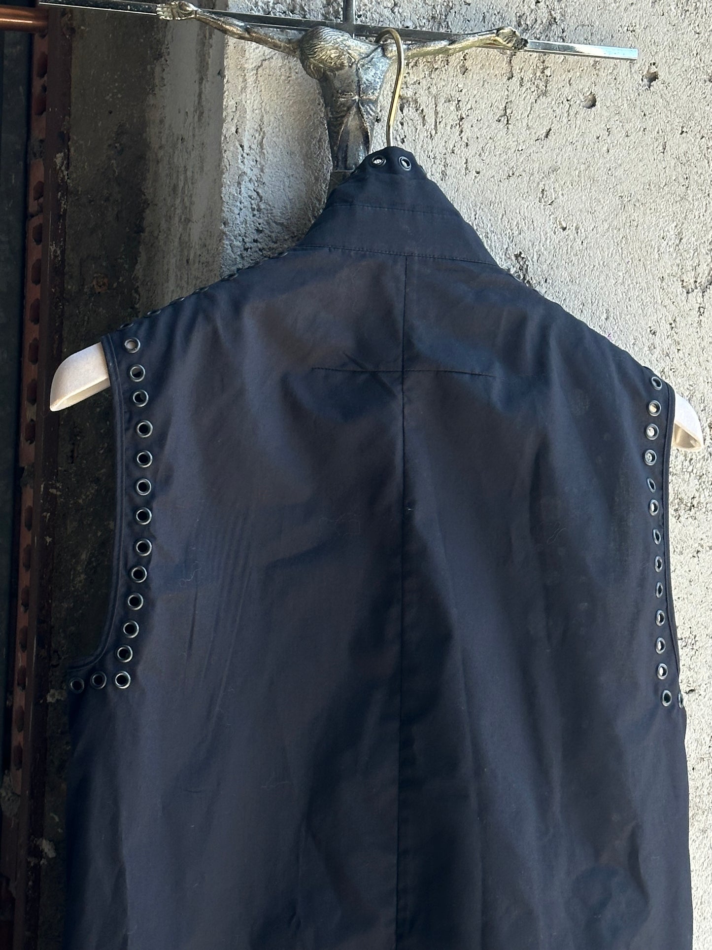 GIVENCHY EYELETS SLEEVELESS SHIRT