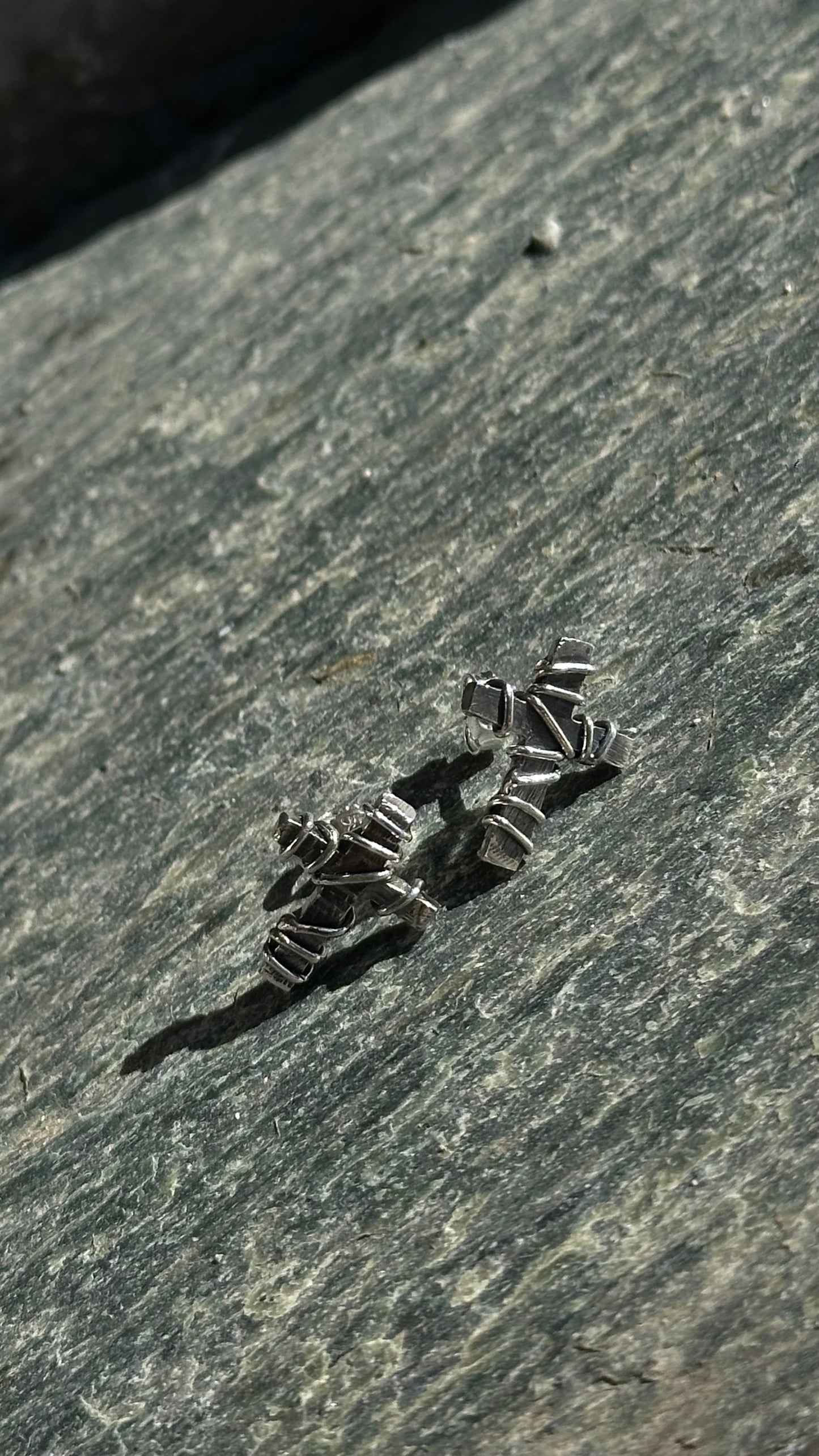 HAILV SMALL CROSS EARRINGS WRAPPED IN SILVER