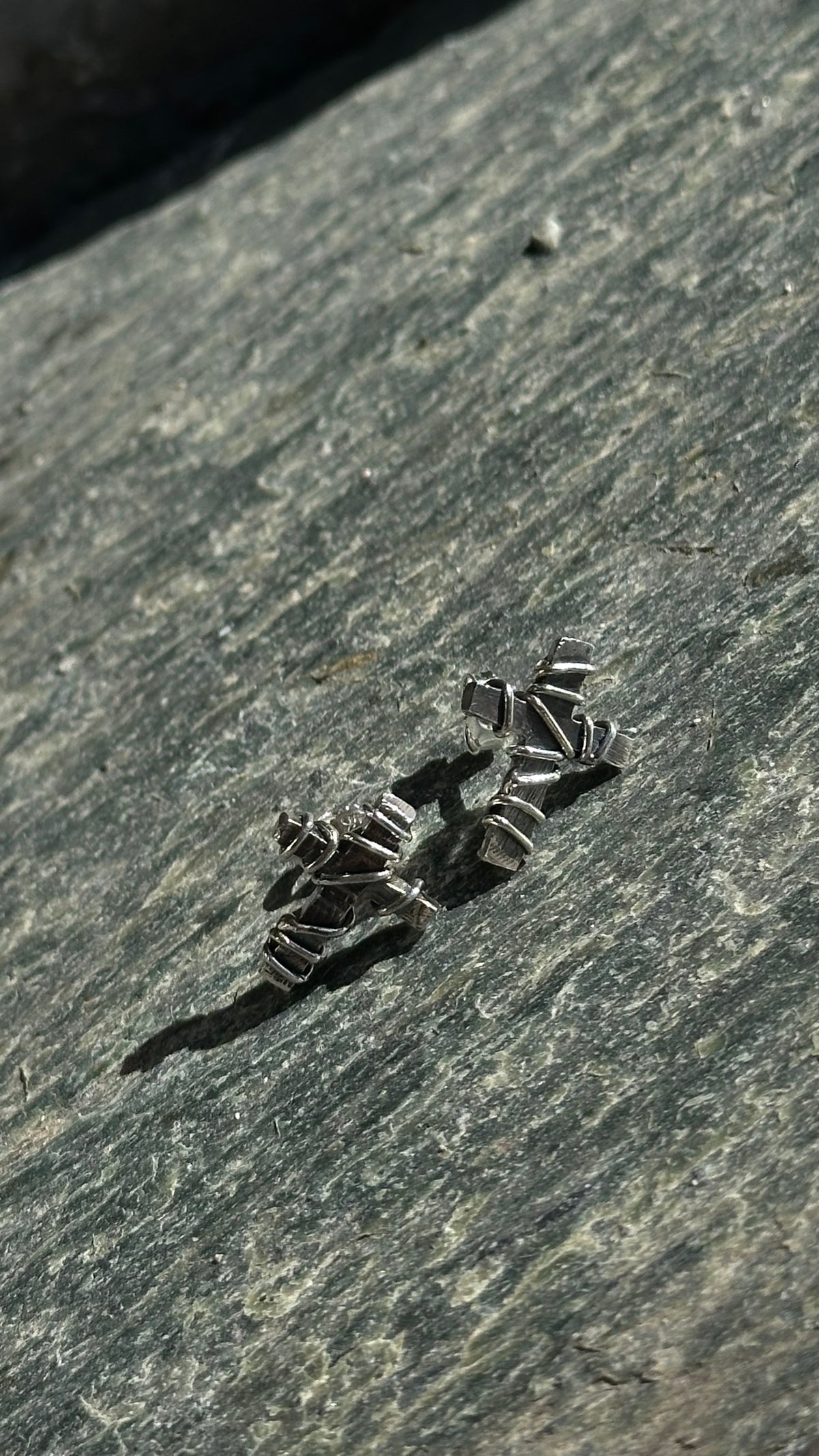 SMALL CROSS EARRINGS WRAPPED IN SILVER BY V