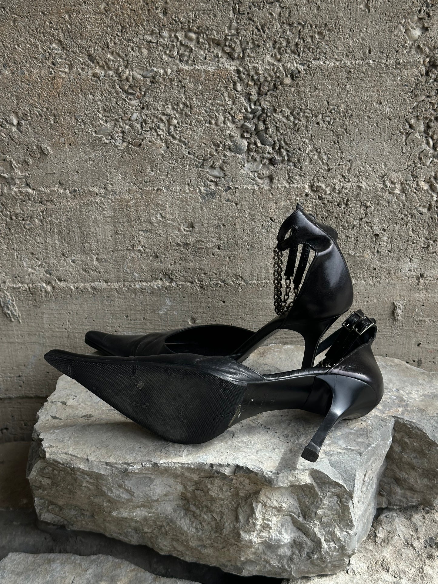 ANKLE CHAIN LEATHER SANDALS