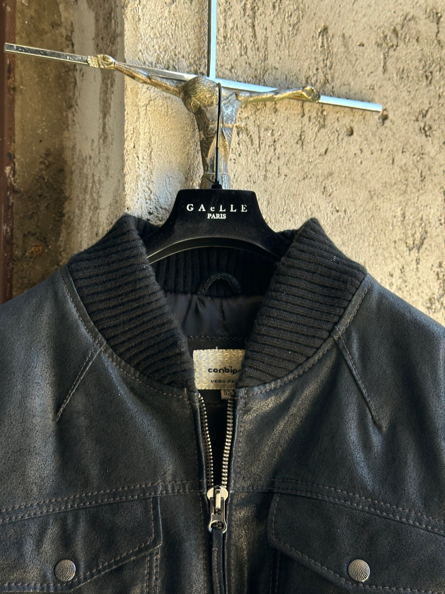 BLACK LEATHER JACKET